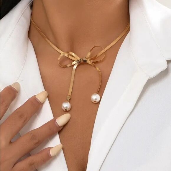 Bohemian Bow Choker: Exquisite Pearl Pendant Necklace on Gold Snake Chain - Picture 1 of 8